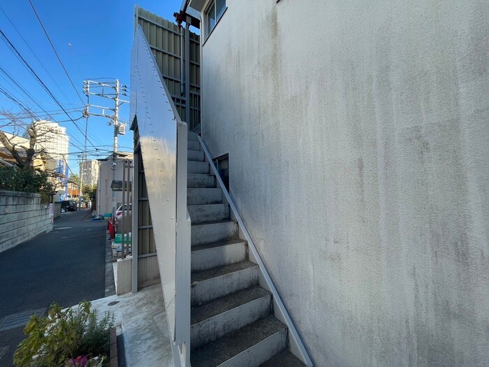 物件外観写真3　(エントランス部分)