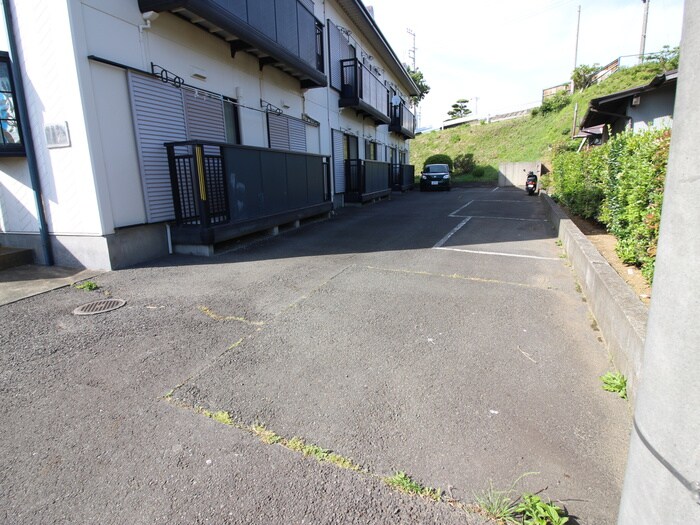 物件外観写真3　(駐車場)