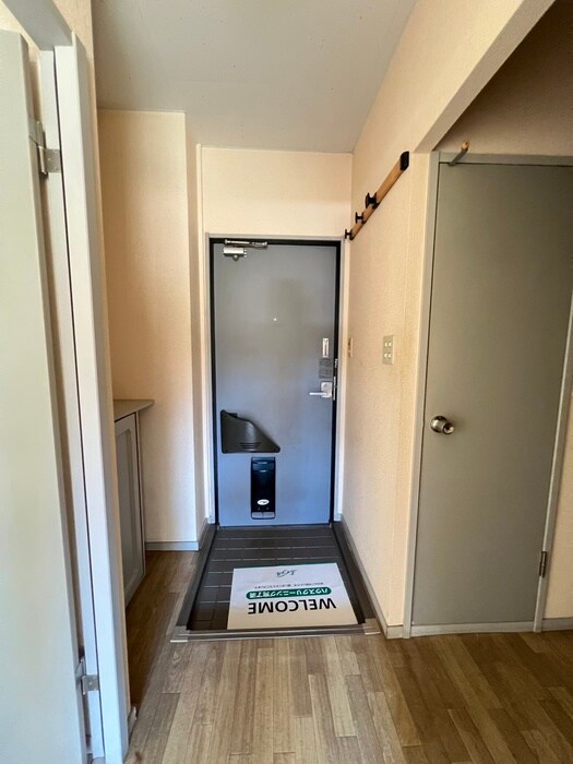 物件内観写真13　(玄関)