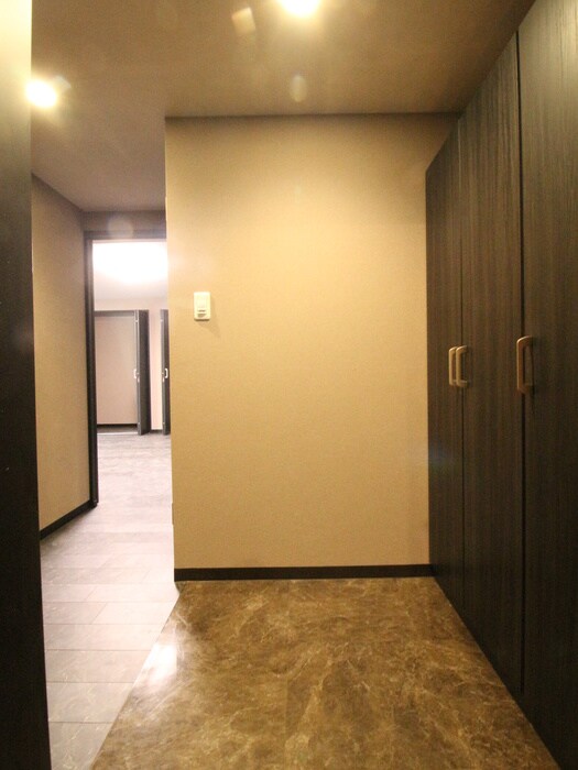 ダイキデュオ目黒の玄関