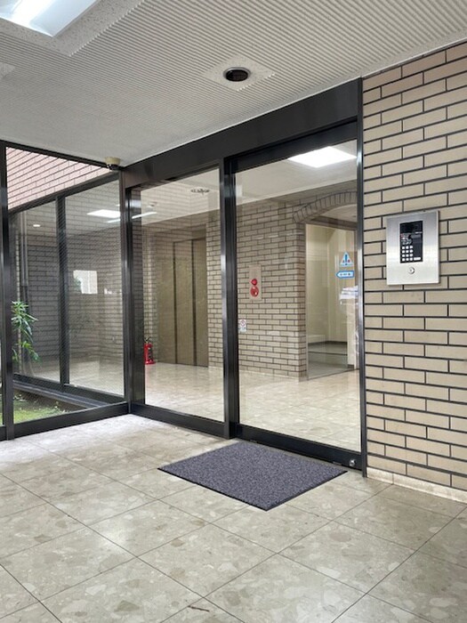 物件外観写真3　(エントランス部分)