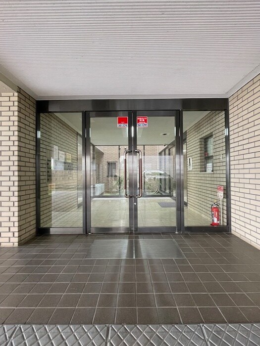 物件外観写真4　(エントランス部分)