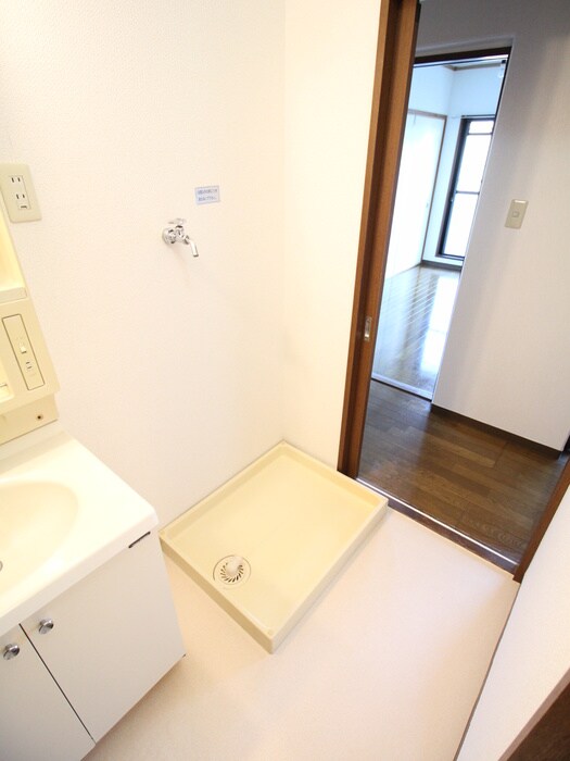 物件内観写真11　(洗濯機置場)