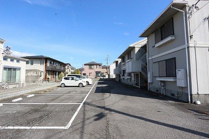 物件外観写真2　(駐車場)