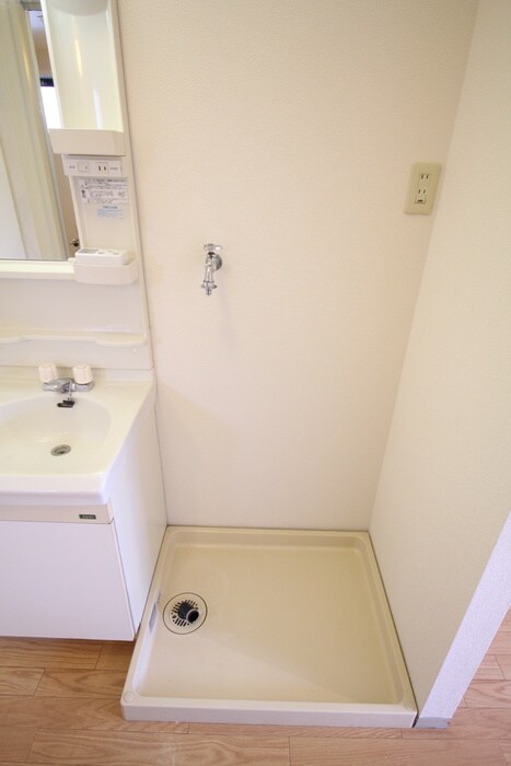 物件内観写真6　(洗濯機置場)