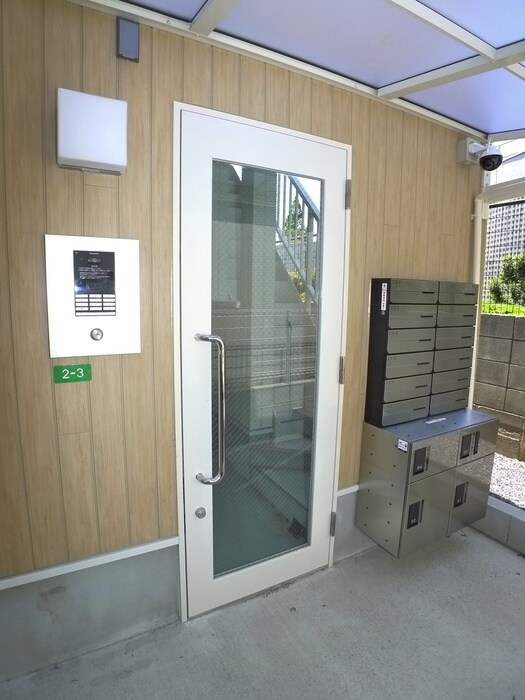 物件外観写真2　(エントランス部分)