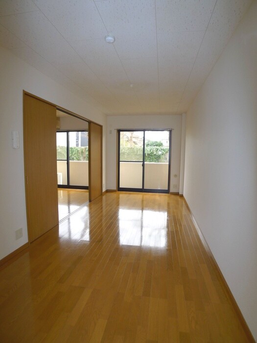 物件内観写真3　(居室)