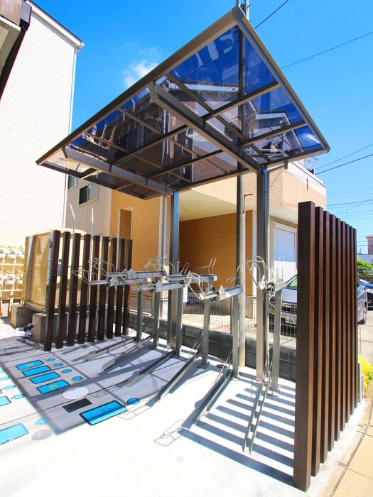 物件外観写真4　(駐輪場)