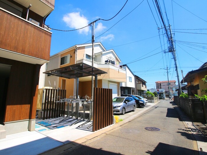 物件外観写真6　(駐車場)