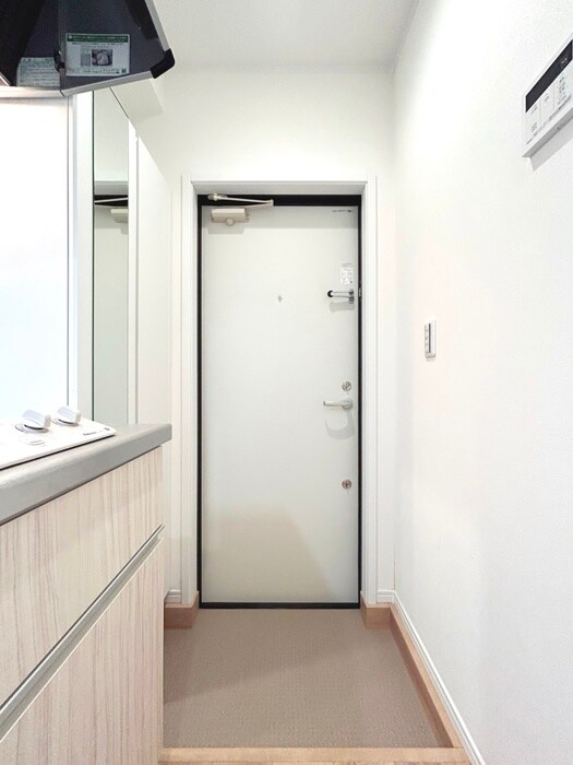 物件内観写真18　(玄関)