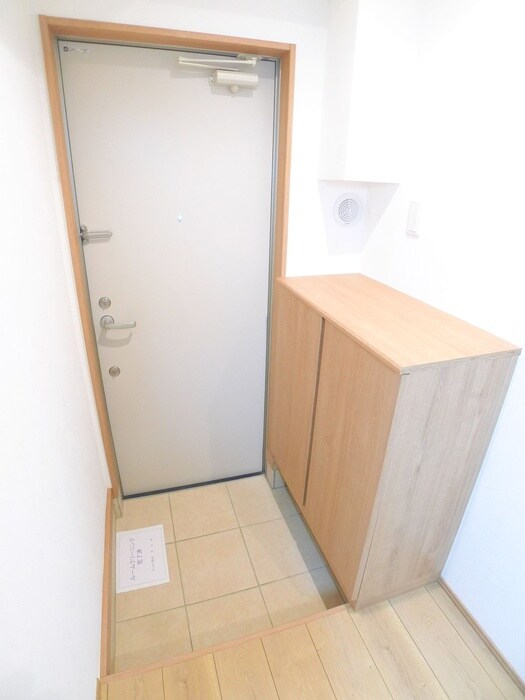 物件内観写真13　(玄関)