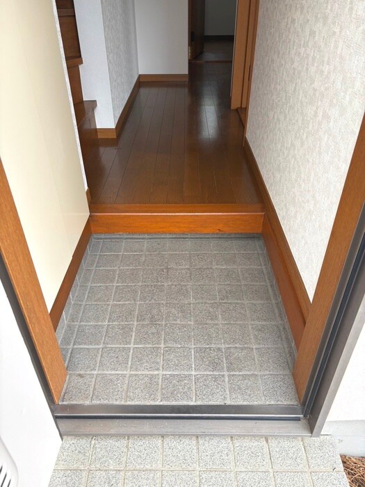 物件内観写真11　(玄関)