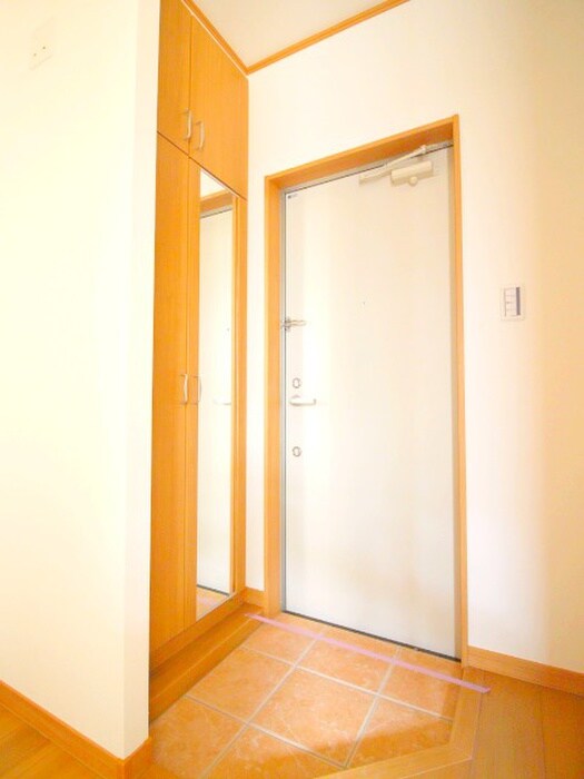 物件内観写真16　(玄関)