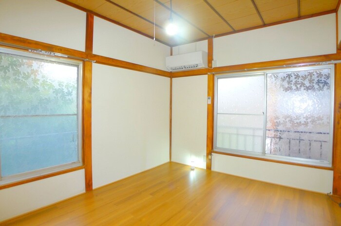 物件内観写真8　(室内からの展望)