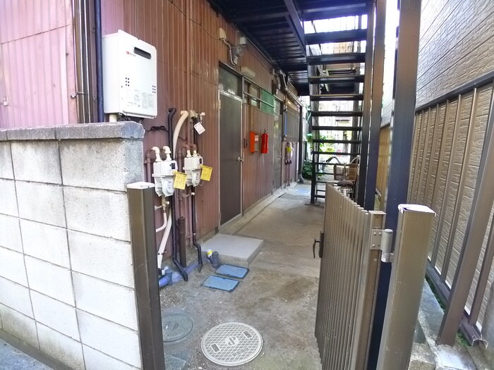 物件外観写真4　(エントランス部分)