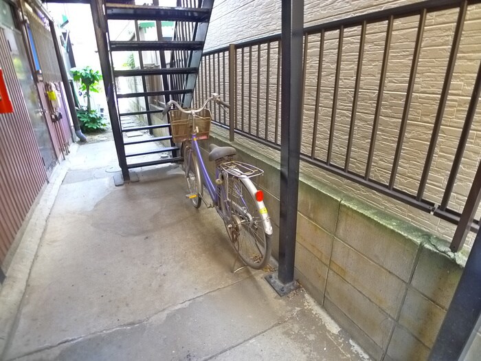 物件外観写真5　(駐輪場)