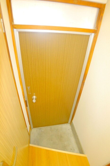 物件内観写真16　(玄関)
