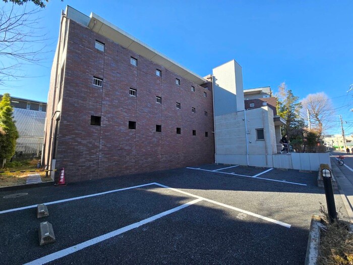 物件外観写真2　(駐車場)