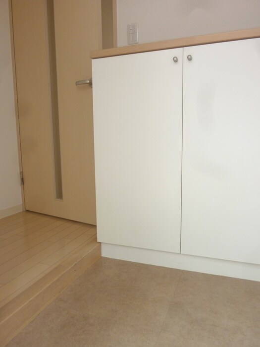 物件内観写真16　(玄関)
