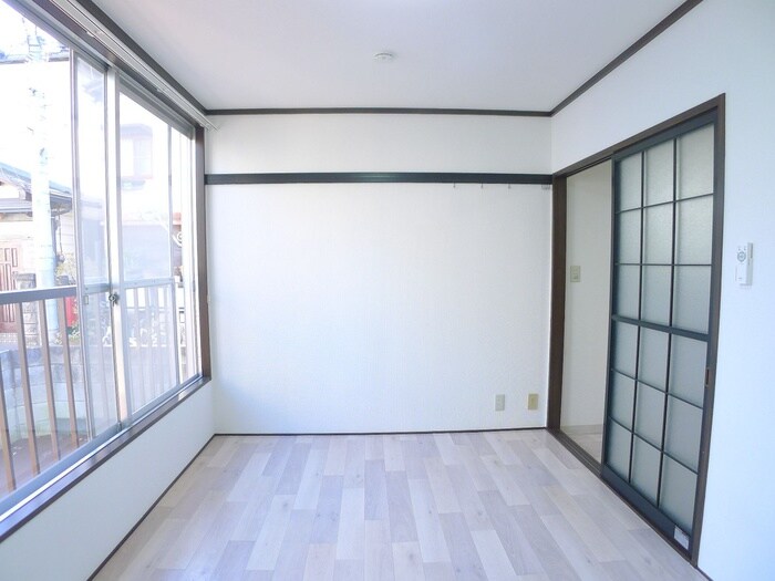 物件内観写真7　(室内からの展望)