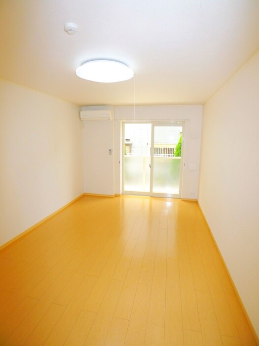 物件内観写真7　(室内からの展望)