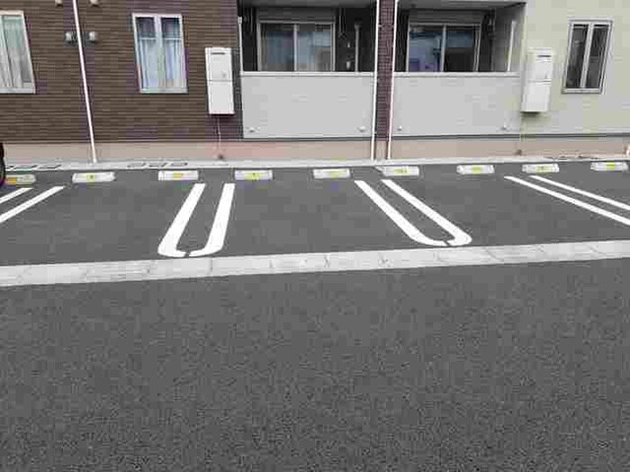 物件外観写真2　(駐車場)