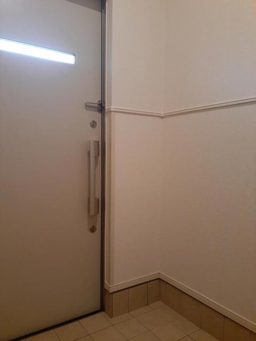 物件内観写真10　(玄関)
