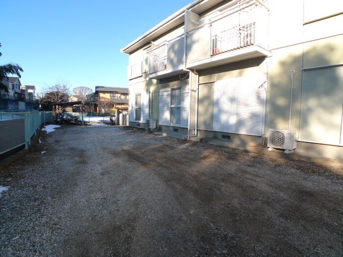 物件外観写真4　(駐車場)