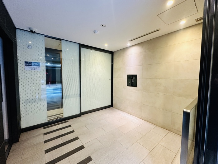 物件外観写真3　(エントランス部分)