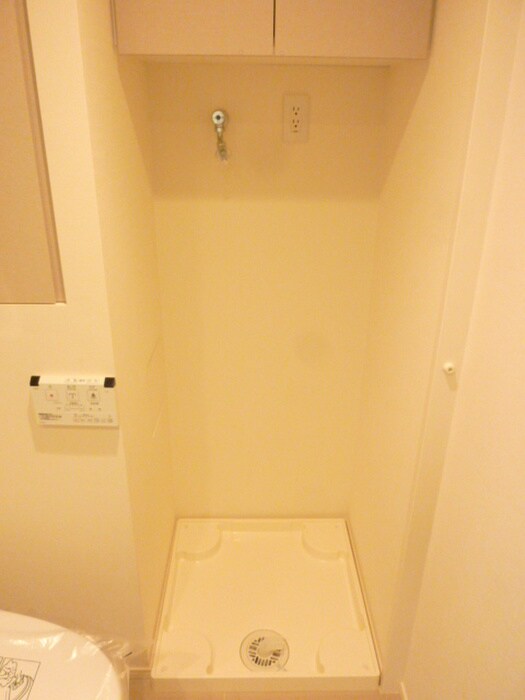 物件内観写真11　(洗濯機置場)