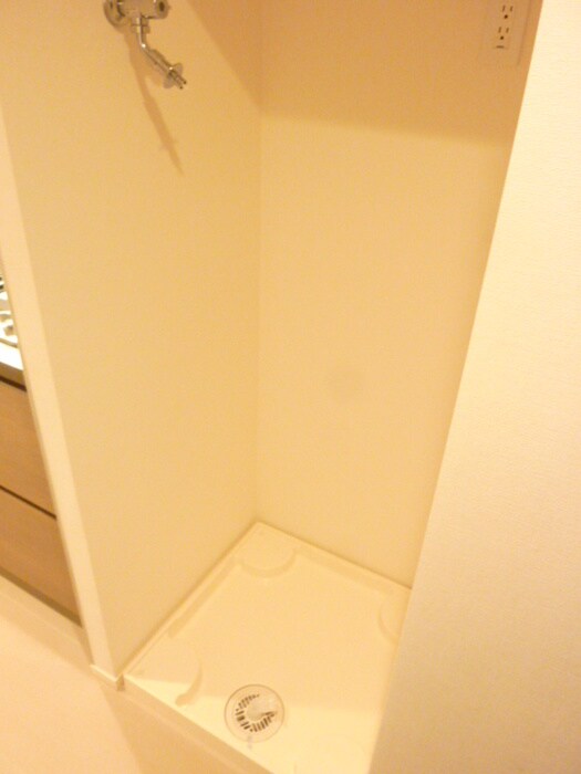 物件内観写真11　(洗濯機置場)