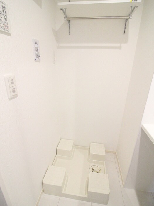 物件内観写真17　(洗濯機置場)