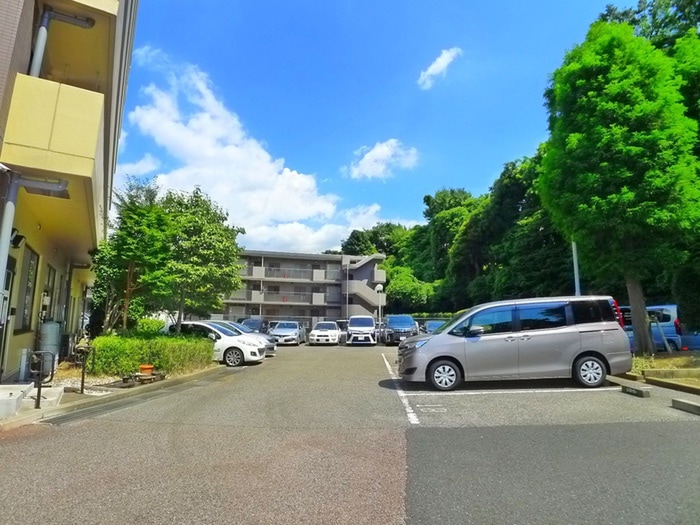 物件外観写真3　(駐車場)