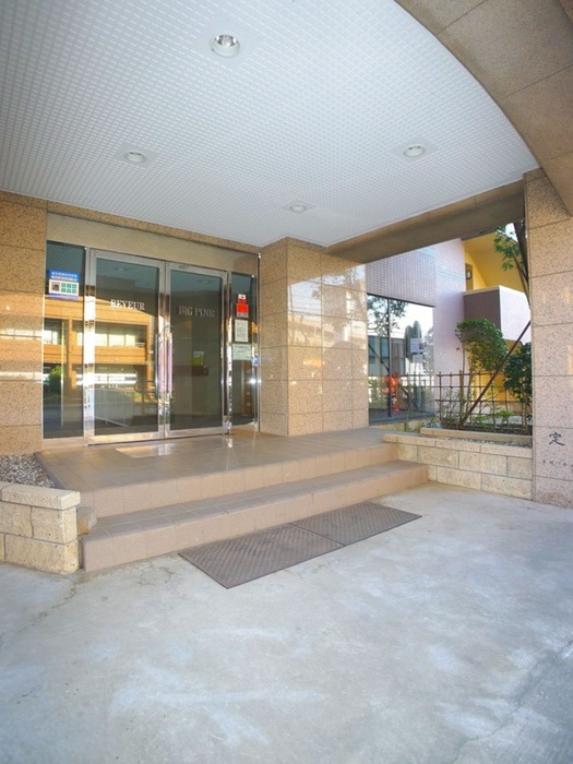 物件外観写真5　(エントランス部分)