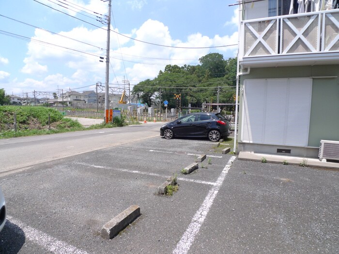 物件外観写真3　(駐車場)