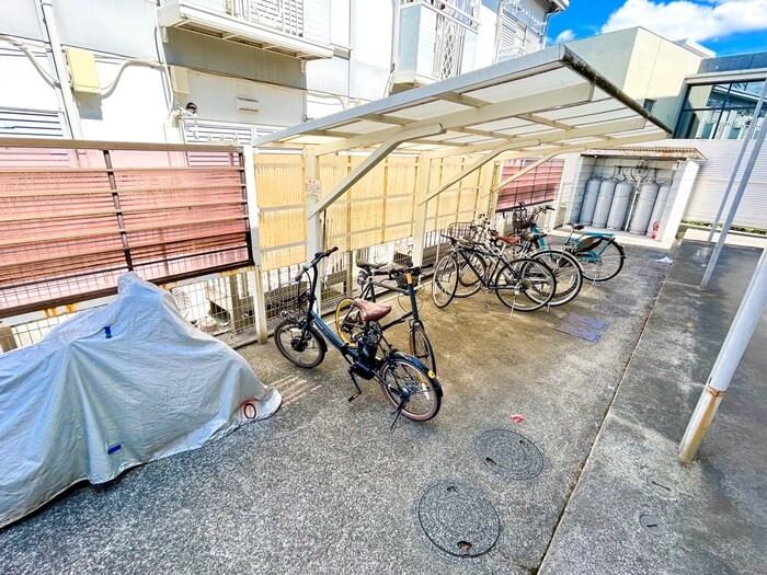 物件外観写真3　(駐輪場)