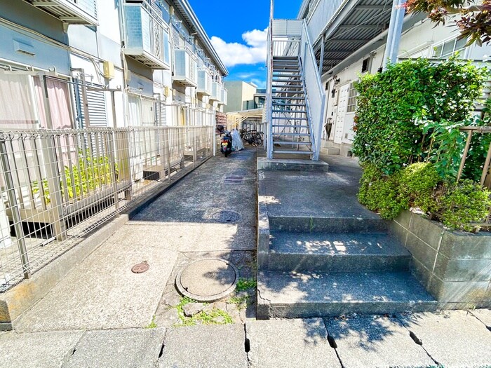 物件外観写真5　(エントランス部分)