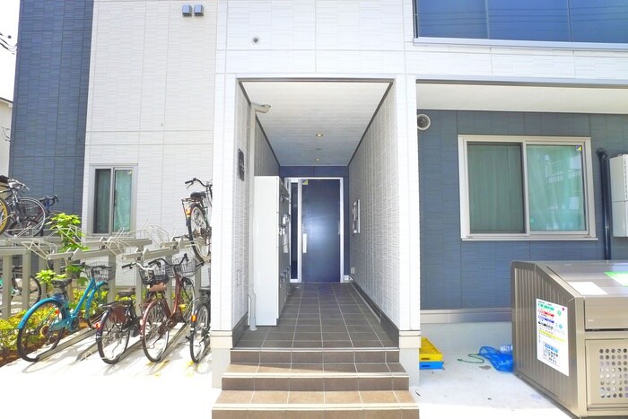 物件外観写真3　(エントランス部分)