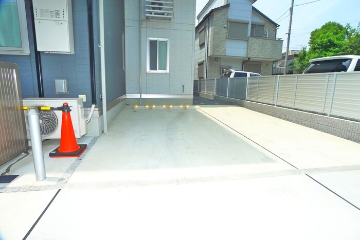 物件外観写真5　(駐車場)