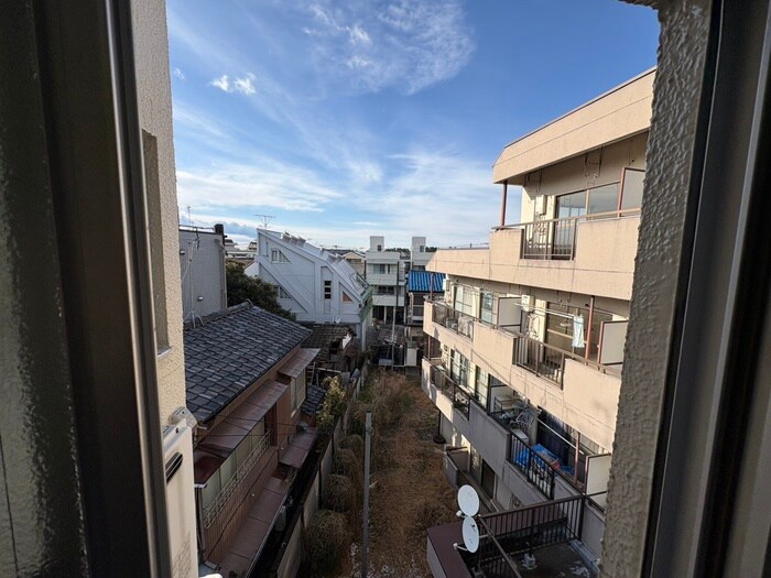 物件内観写真17　(室内からの展望)