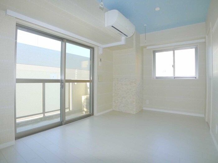 物件内観写真7　(室内からの展望)