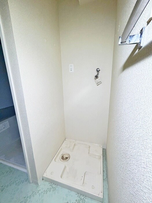 物件内観写真15　(洗濯機置場)