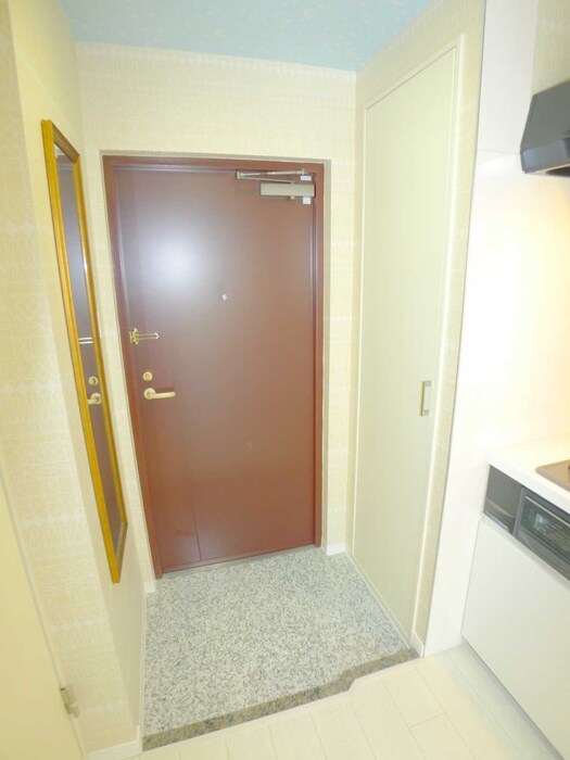 物件内観写真16　(玄関)