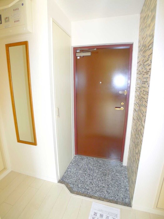 物件内観写真16　(玄関)