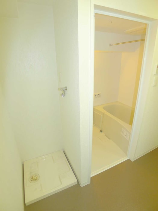 物件内観写真18　(洗濯機置場)