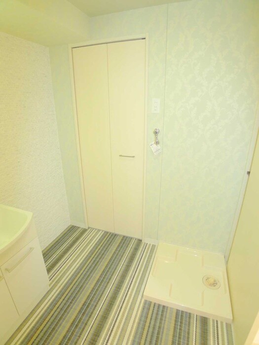 物件内観写真18　(洗濯機置場)