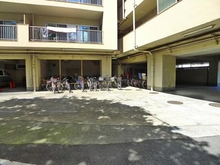 物件外観写真6　(駐輪場)