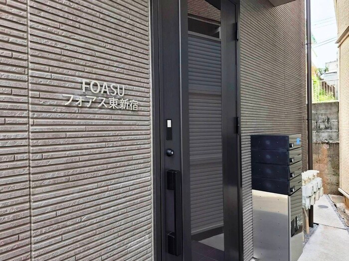 物件外観写真3　(エントランス部分)