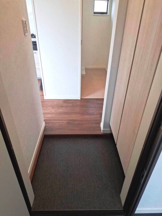 物件内観写真14　(玄関)