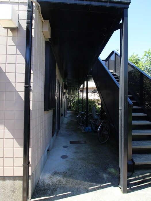 物件外観写真3　(エントランス部分)